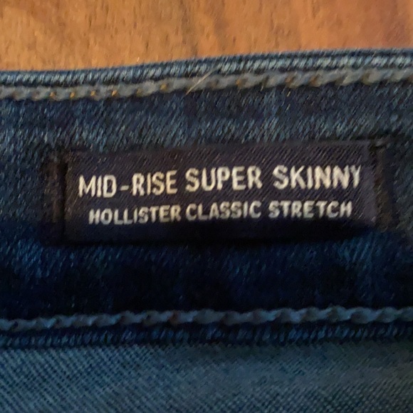 2 Identical Hollister Jeans - Picture 3 of 3